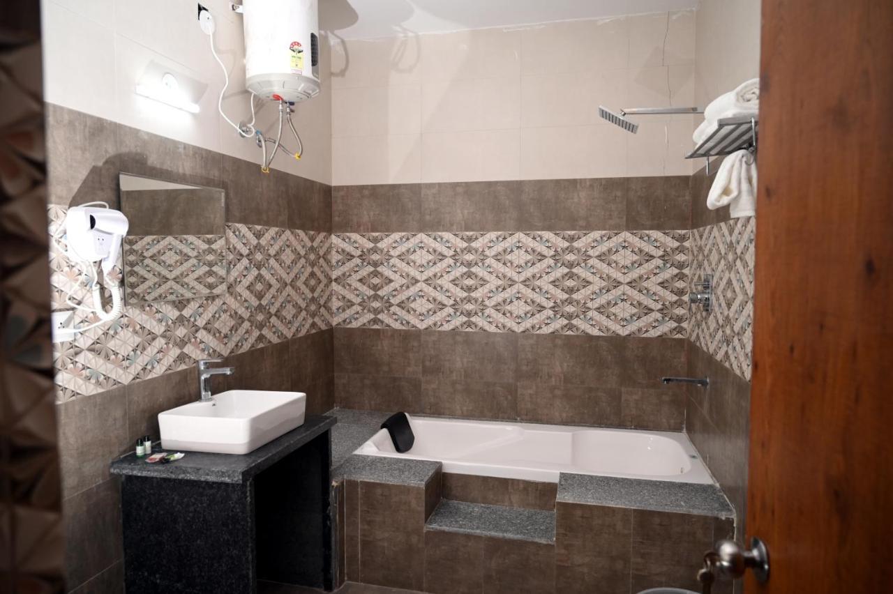 Hotel Singla Residency Kangra Bagian luar foto